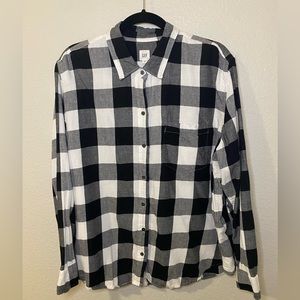 GAP Black and White Buffalo plaid button down